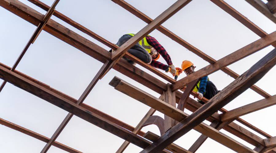 Professional gutter cleaning services in Bayside, CA